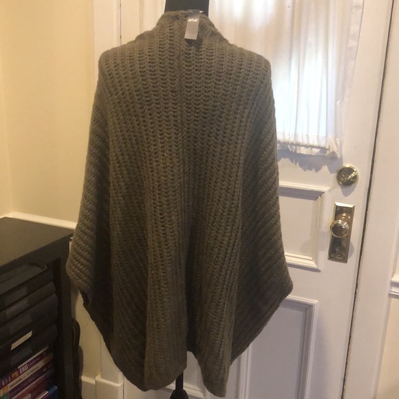 AERIE Women’s Olive Wide Knit One Size Loose Fitting Cardigan Wrap With Arms OS - Picture 5 of 9